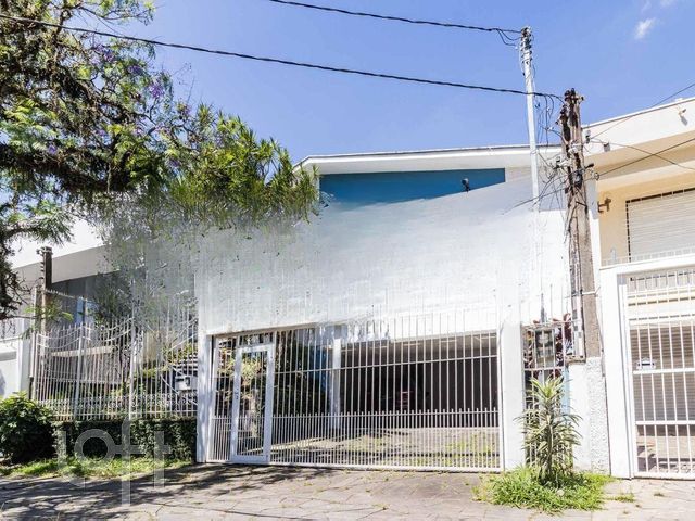 Casa com 300m², 5 dormitórios, 2 suítes, 3 vagas, Chácara das Pedras em Porto Alegre