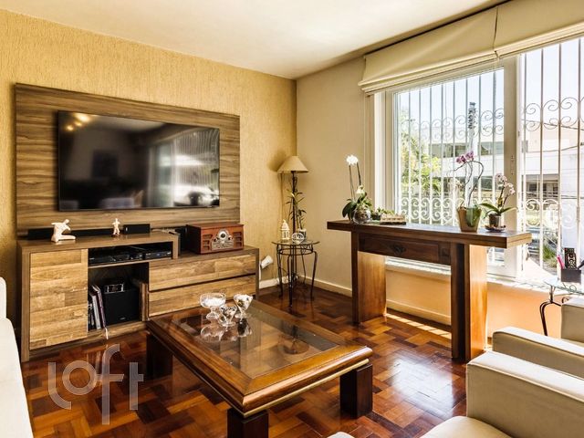 Casa com 300m², 5 dormitórios, 2 suítes, 3 vagas, Chácara das Pedras em Porto Alegre