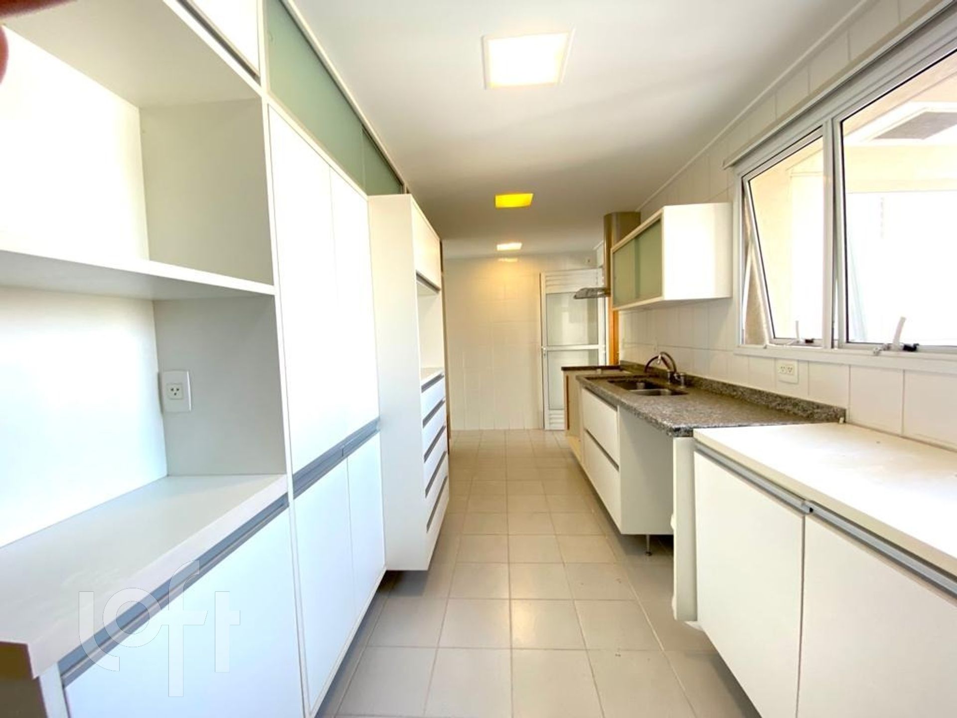 Apartamento à venda com 3 quartos, 191m² - Foto 9