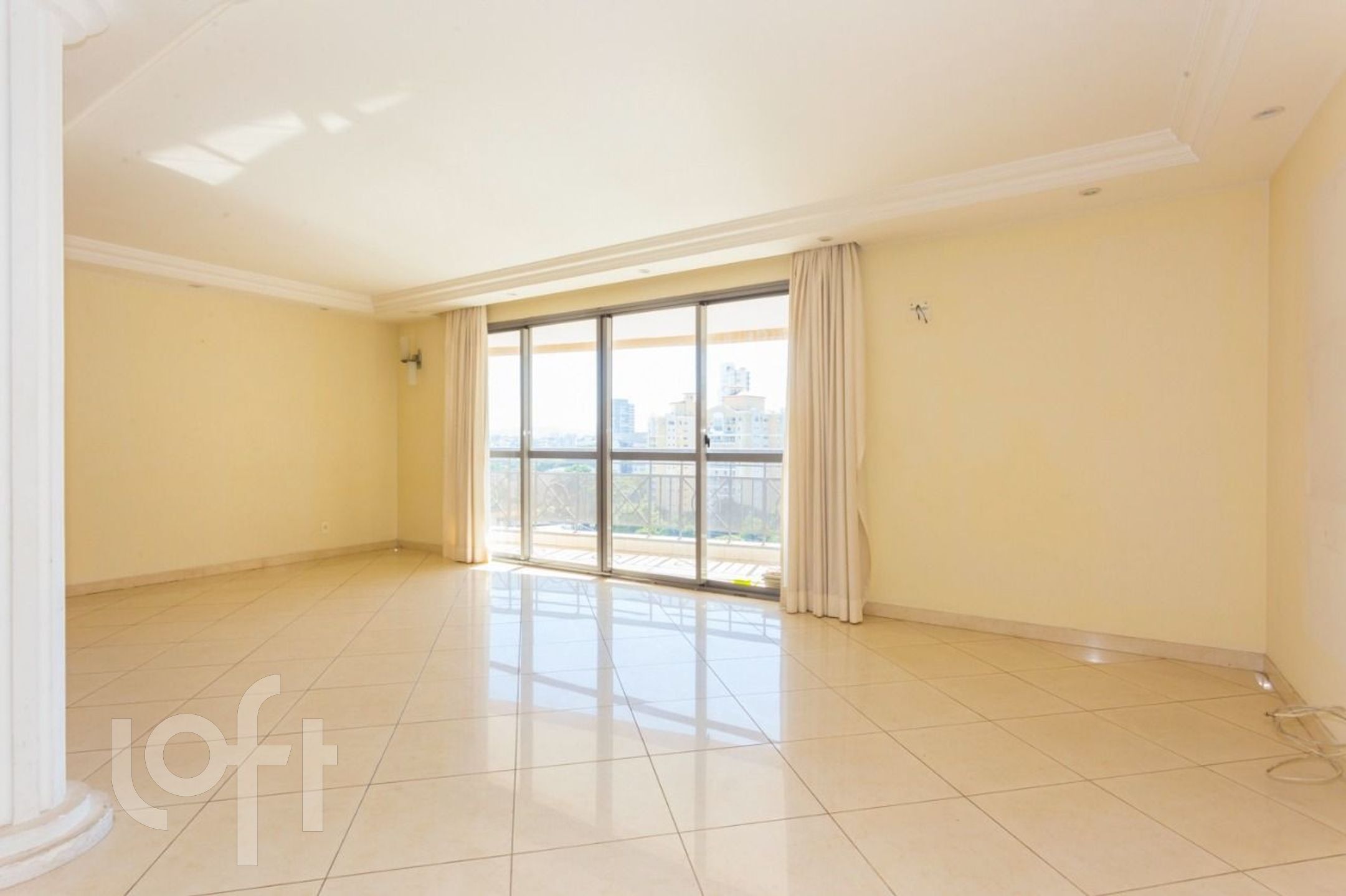 Apartamento à venda com 3 quartos, 171m² - Foto 2