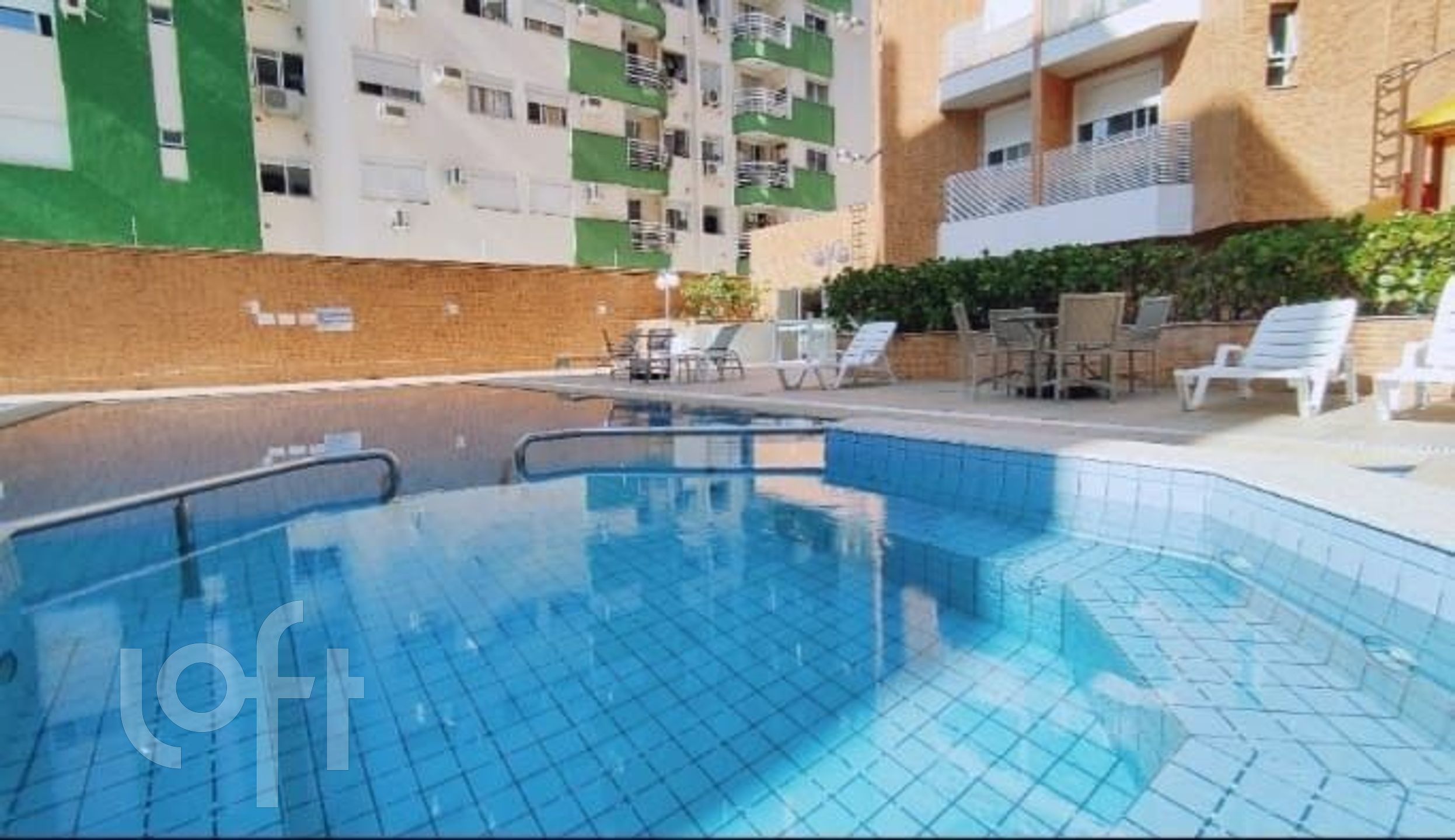 Apartamentos com 82m², 3 quartos, 1 suíte, 2 garagens, no bairro Córrego Grande em Florianópolis