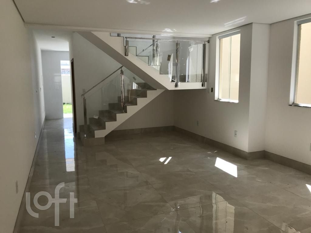 Casa à venda com 4 quartos, 185m² - Foto 1