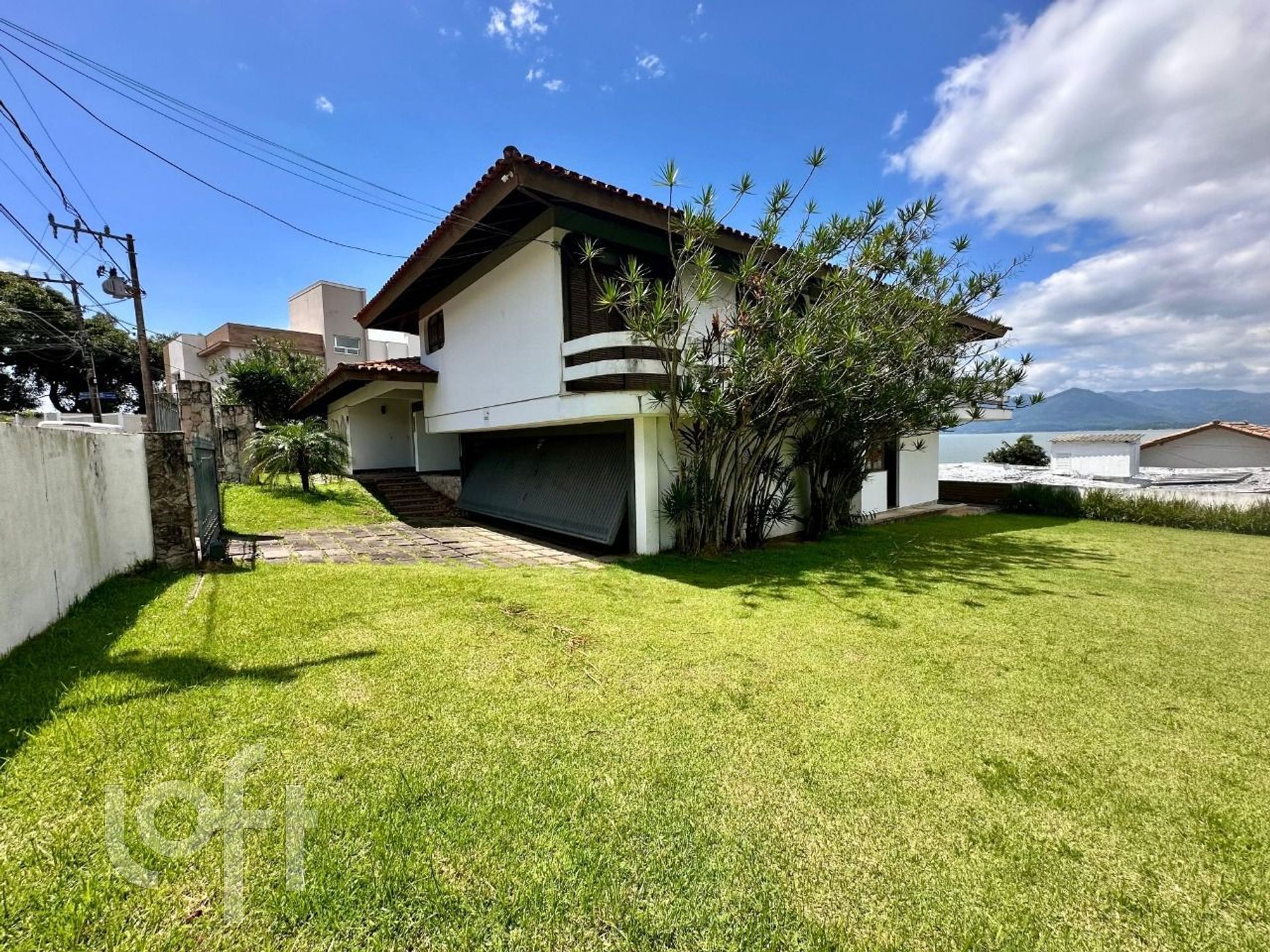 Casa à venda em Itaguaçu com 660 m², 3 quartos, 2 suítes, 4 vagas