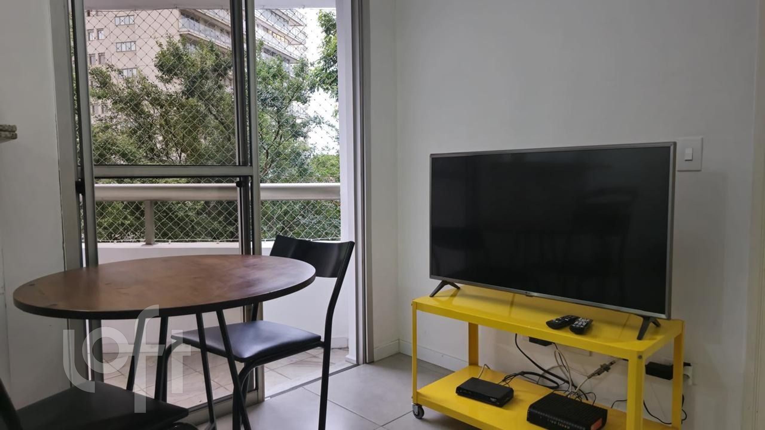 Apartamento à venda com 1 quarto, 40m² - Foto 1