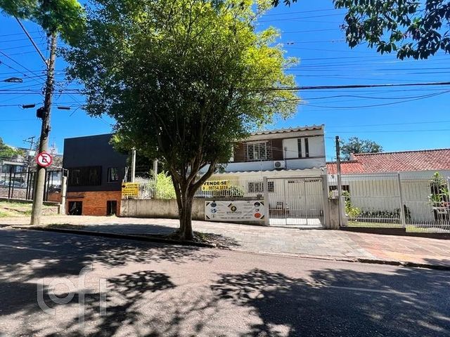 Casa com 332m², 3 dormitórios, 2 vagas, Três Figueiras em Porto Alegre