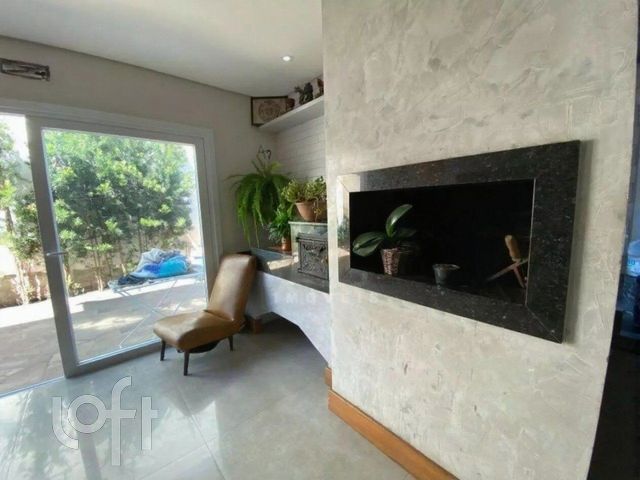 Casa com 300m², 3 dormitórios, 1 suíte, 2 vagas, Vila Ipiranga em Porto Alegre