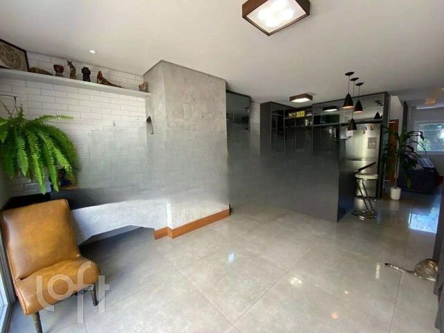 Casa com 300m², 3 dormitórios, 1 suíte, 2 vagas, Vila Ipiranga em Porto Alegre