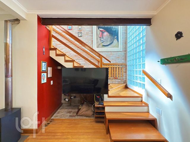 Casa com 217m², 4 dormitórios, 1 suíte, 3 vagas, Rio Branco em Porto Alegre