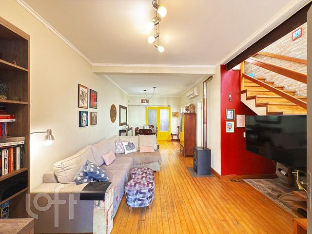 Casa com 217m², 4 dormitórios, 1 suíte, 3 vagas, Rio Branco em Porto Alegre