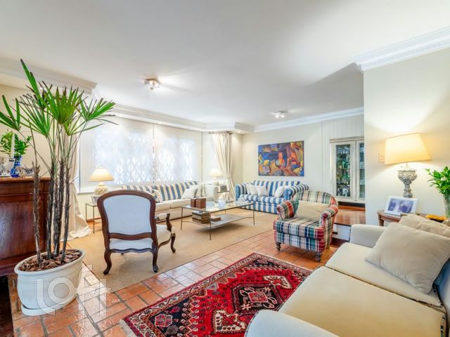 Casa com 395m², 4 dormitórios, 1 suíte, 4 vagas, Três Figueiras em Porto Alegre