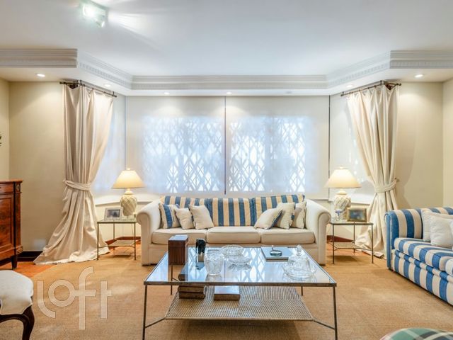 Casa com 395m², 4 dormitórios, 1 suíte, 4 vagas, Três Figueiras em Porto Alegre