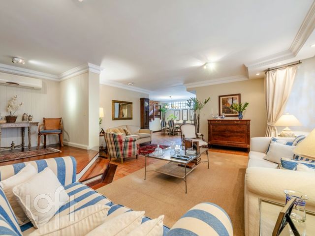 Casa com 395m², 4 dormitórios, 1 suíte, 4 vagas, Três Figueiras em Porto Alegre