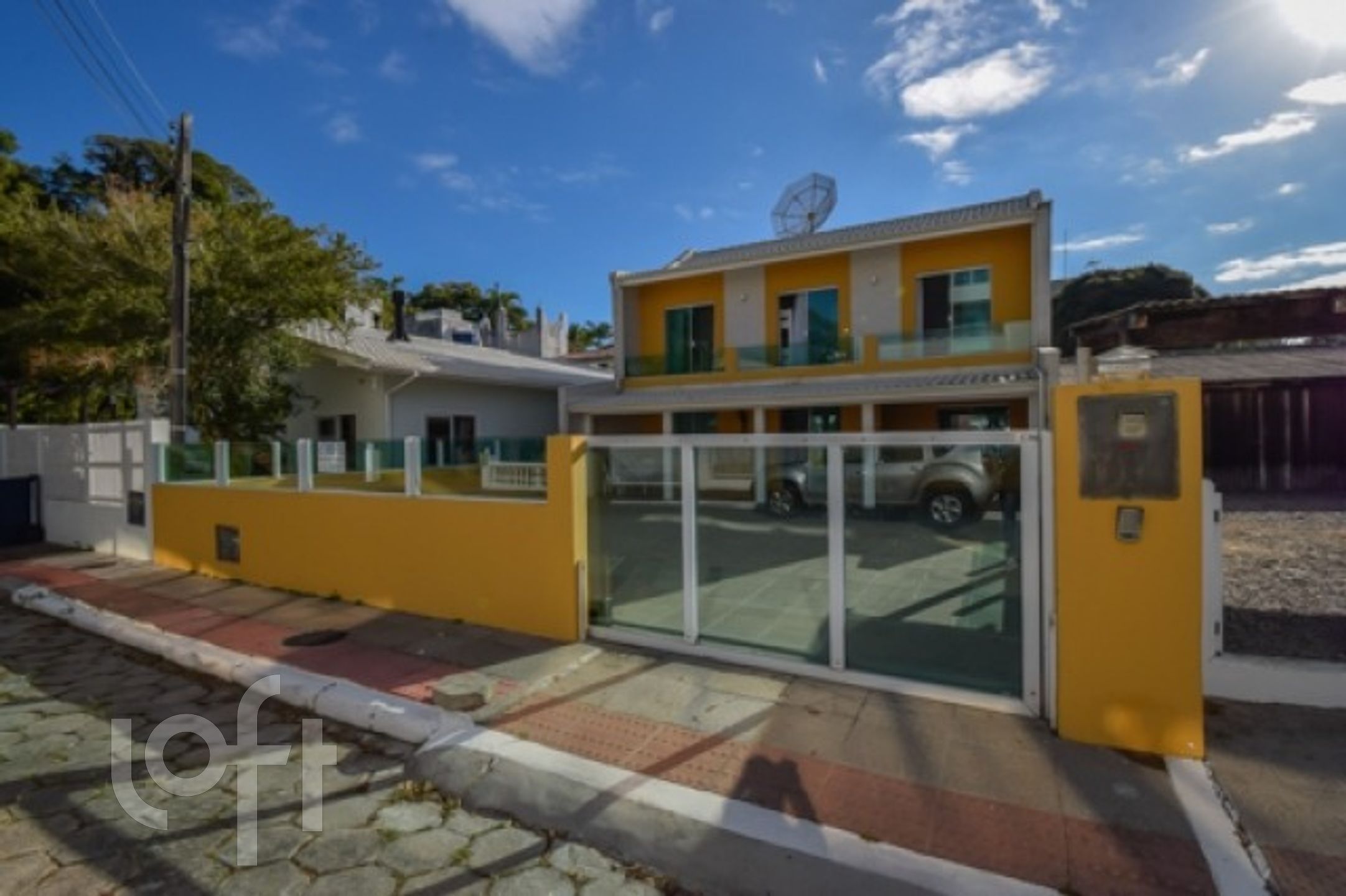 Casa Residencial com 250m², 5 quartos, 3 suítes, 4 garagens, no bairro Canasvieiras em Florianópolis