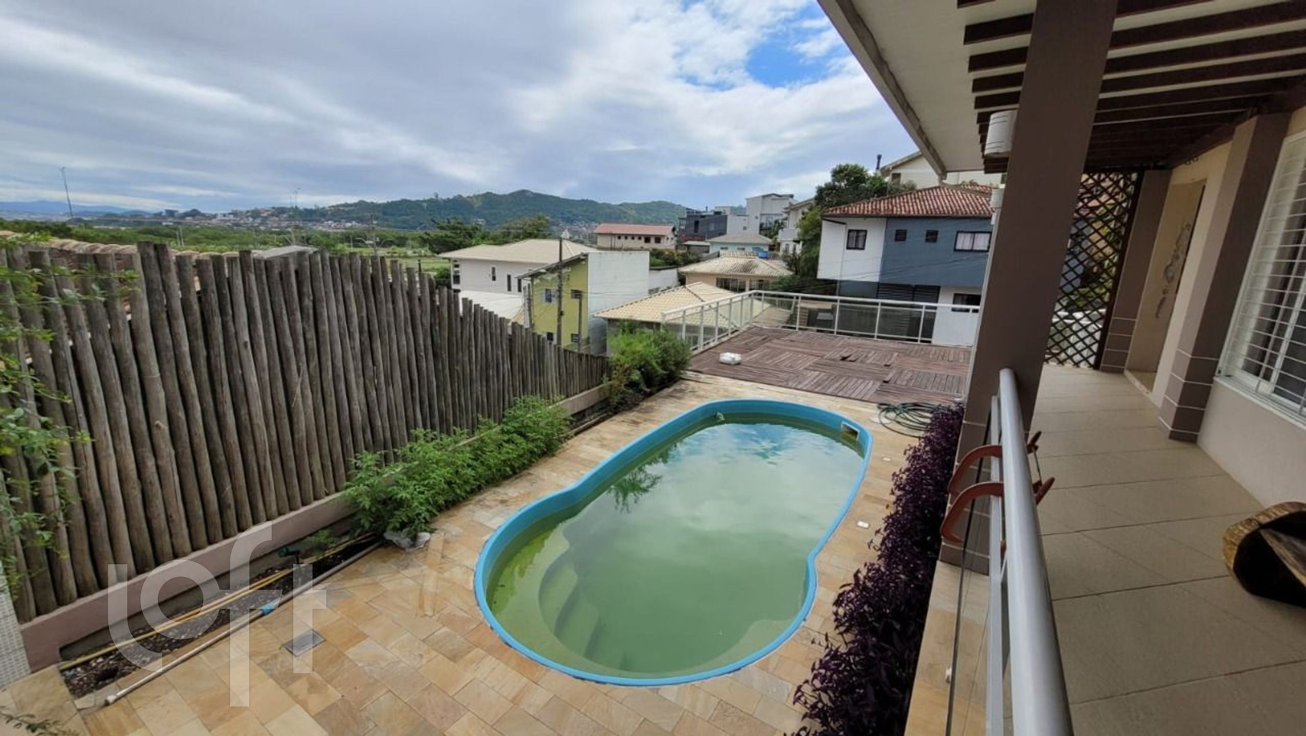 Casa com 3 quartos, com Piscina e escritura pública em Florianópolis.