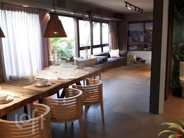 Apartamento com 82m², 2 dormitórios, 1 suíte, 2 vagas, Menino Deus em Porto Alegre