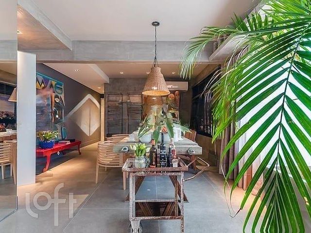 Apartamento com 82m², 2 dormitórios, 1 suíte, 2 vagas, Menino Deus em Porto Alegre