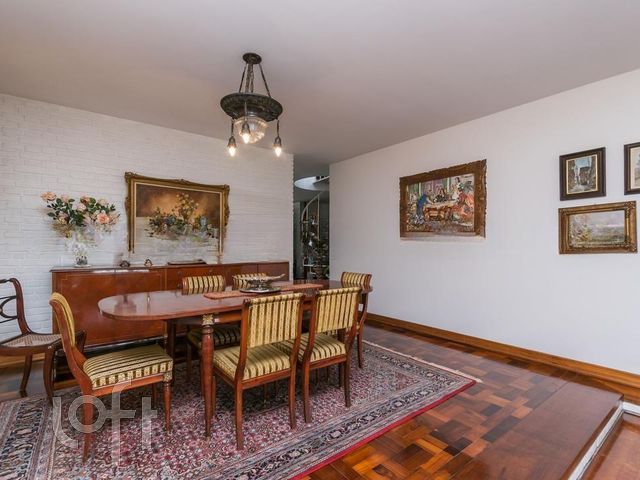 Casa com 340m², 3 dormitórios, 1 suíte, 2 vagas, Chácara das Pedras em Porto Alegre