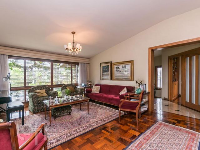 Casa com 340m², 3 dormitórios, 1 suíte, 2 vagas, Chácara das Pedras em Porto Alegre