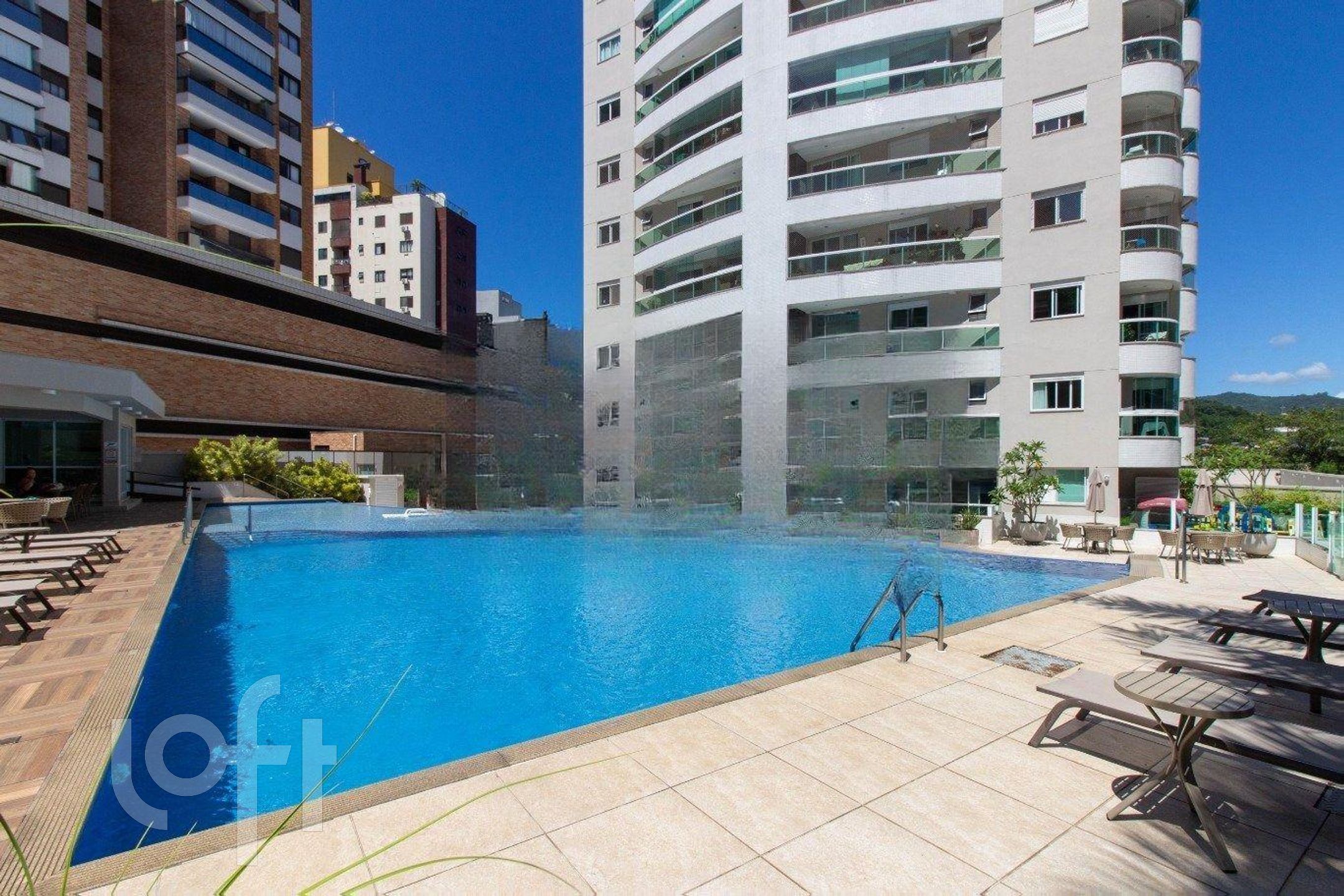 Apartamentos com 128m², 4 quartos, 1 suíte, 2 garagens, no bairro Itacorubi em Florianópolis