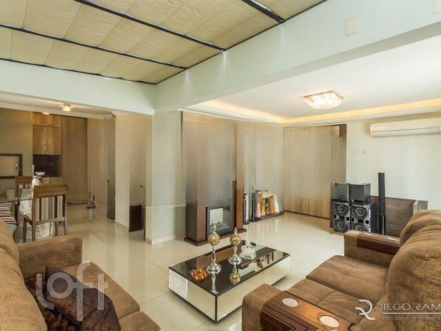 Apartamento com 201m², 3 dormitórios, 1 suíte, 1 vaga, Rio Branco em Porto Alegre