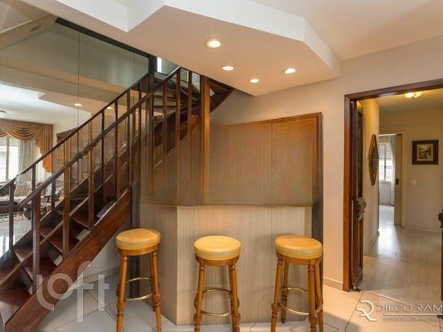 Apartamento com 201m², 3 dormitórios, 1 suíte, 1 vaga, Rio Branco em Porto Alegre