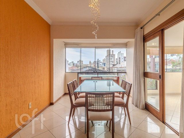 Apartamento com 96m², 2 dormitórios, 1 suíte, 1 vaga, Rio Branco em Porto Alegre
