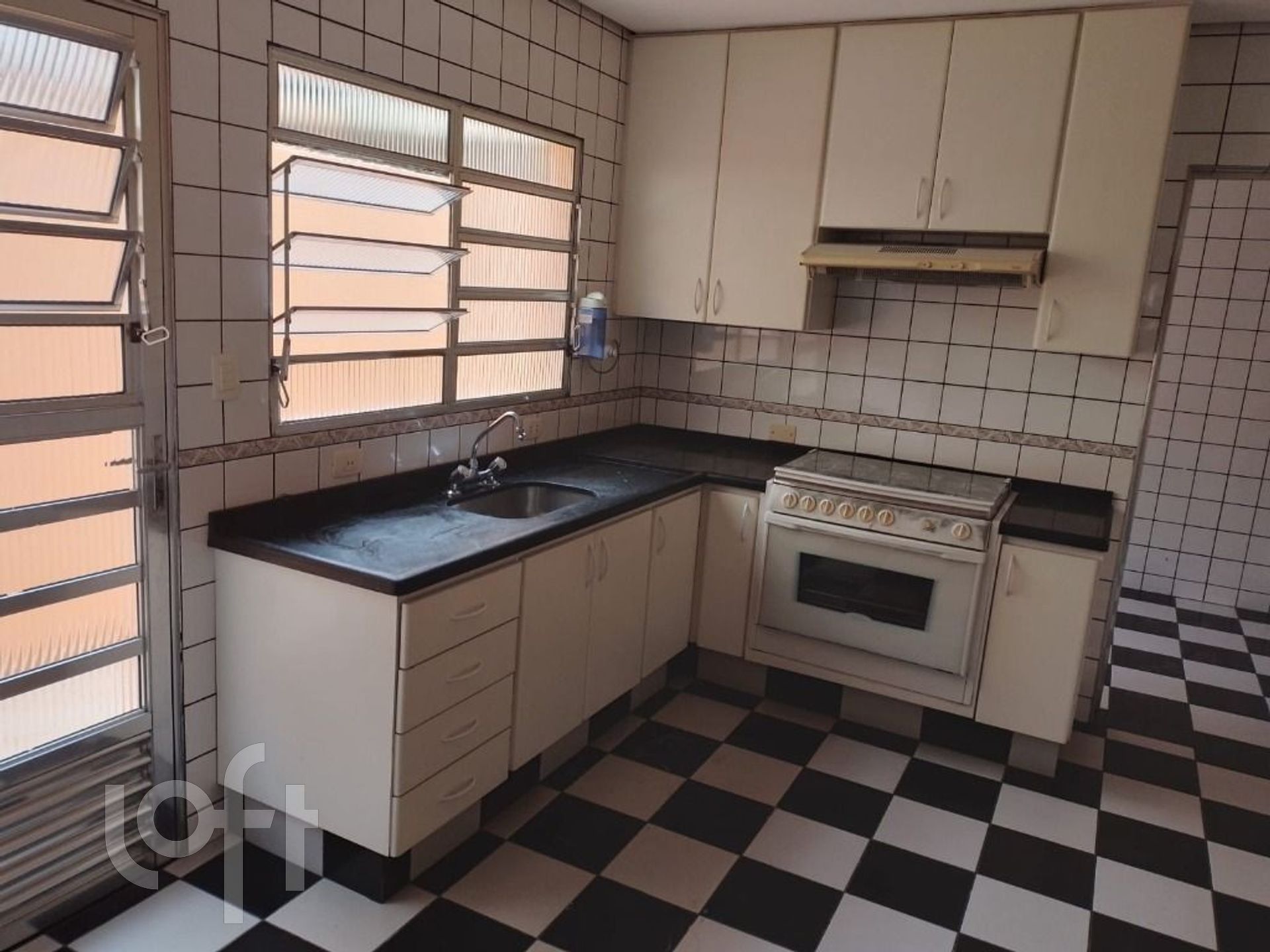 Casa à venda com 4 quartos, 140m² - Foto 1