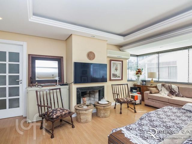 Apartamento com 114m², 3 dormitórios, 1 suíte, 2 vagas, Petrópolis em Porto Alegre