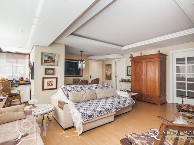 Apartamento com 114m², 3 dormitórios, 1 suíte, 2 vagas, Petrópolis em Porto Alegre