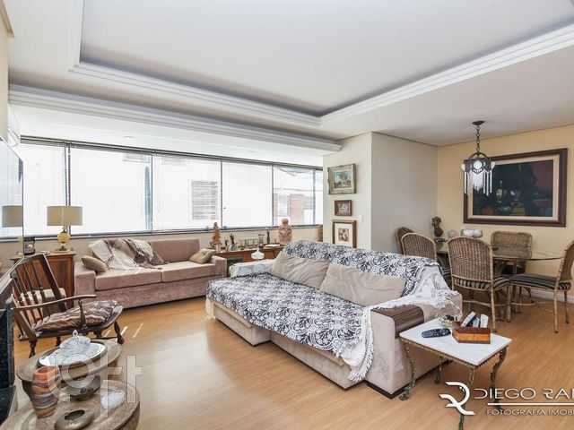 Apartamento com 114m², 3 dormitórios, 1 suíte, 2 vagas, Petrópolis em Porto Alegre