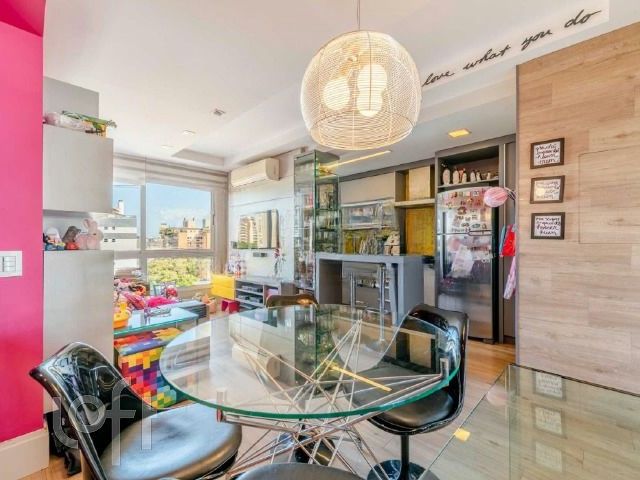 Apartamento com 64m², 2 dormitórios, 1 suíte, 1 vaga, Petrópolis em Porto Alegre