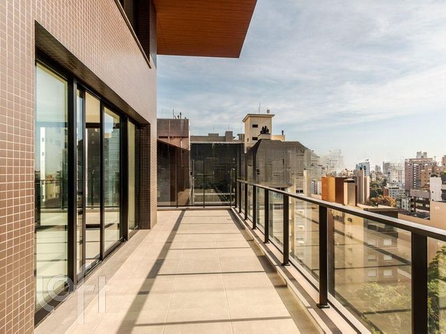 Apartamento com 241m², 3 dormitórios, 3 suítes, 3 vagas, Petrópolis em Porto Alegre