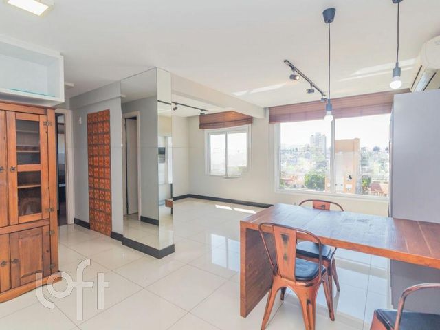 Apartamento com 64m², 2 dormitórios, 1 suíte, 2 vagas, Jardim Botânico em Porto Alegre