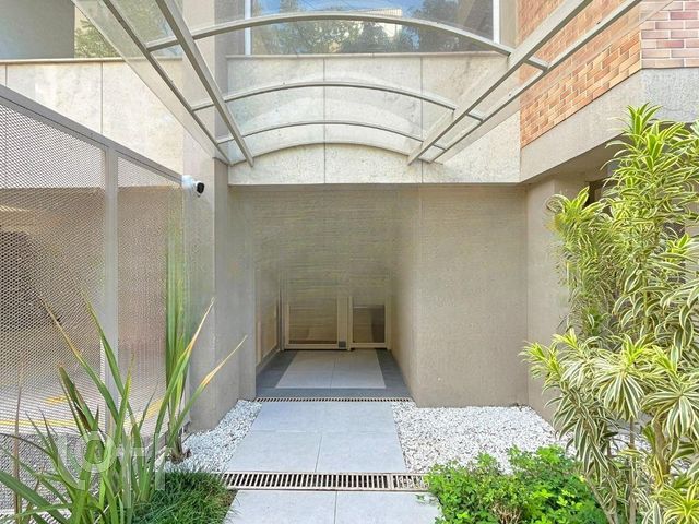 Apartamento com 61m², 2 dormitórios, 1 suíte, 2 vagas, Petrópolis em Porto Alegre