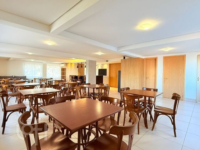 Apartamento com 61m², 2 dormitórios, 1 suíte, 2 vagas, Petrópolis em Porto Alegre