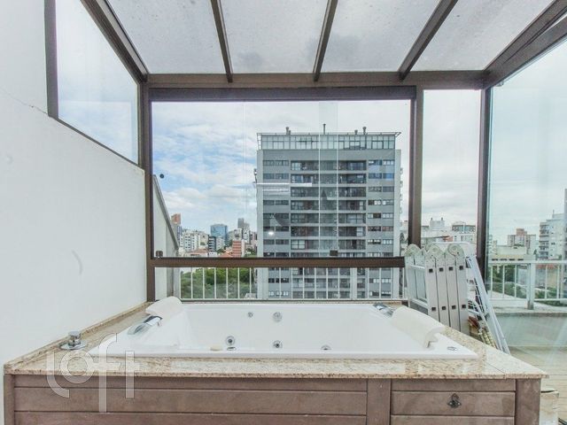 Apartamento com 170m², 2 dormitórios, 2 vagas, Auxiliadora em Porto Alegre