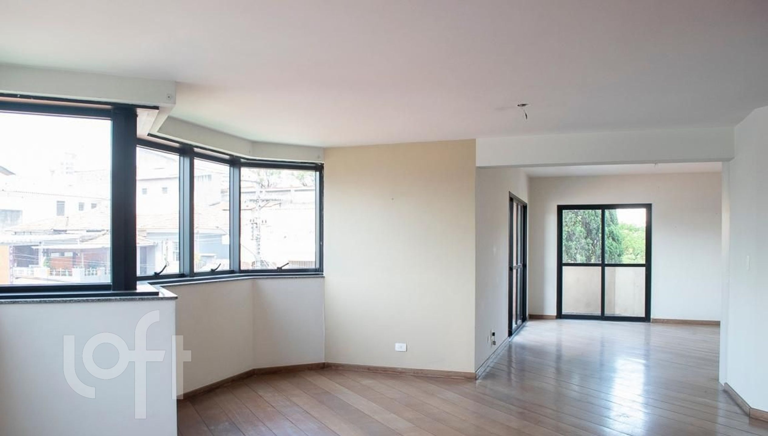 Apartamento à venda com 4 quartos, 190m² - Foto 2