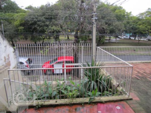 Casa com 420m², 3 dormitórios, 1 suíte, 1 vaga, Santana em Porto Alegre