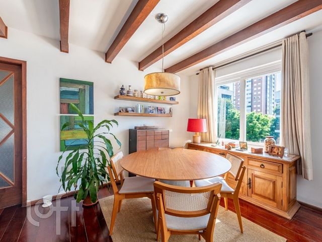Apartamento com 236m², 3 dormitórios, 1 suíte, 2 vagas, Auxiliadora em Porto Alegre