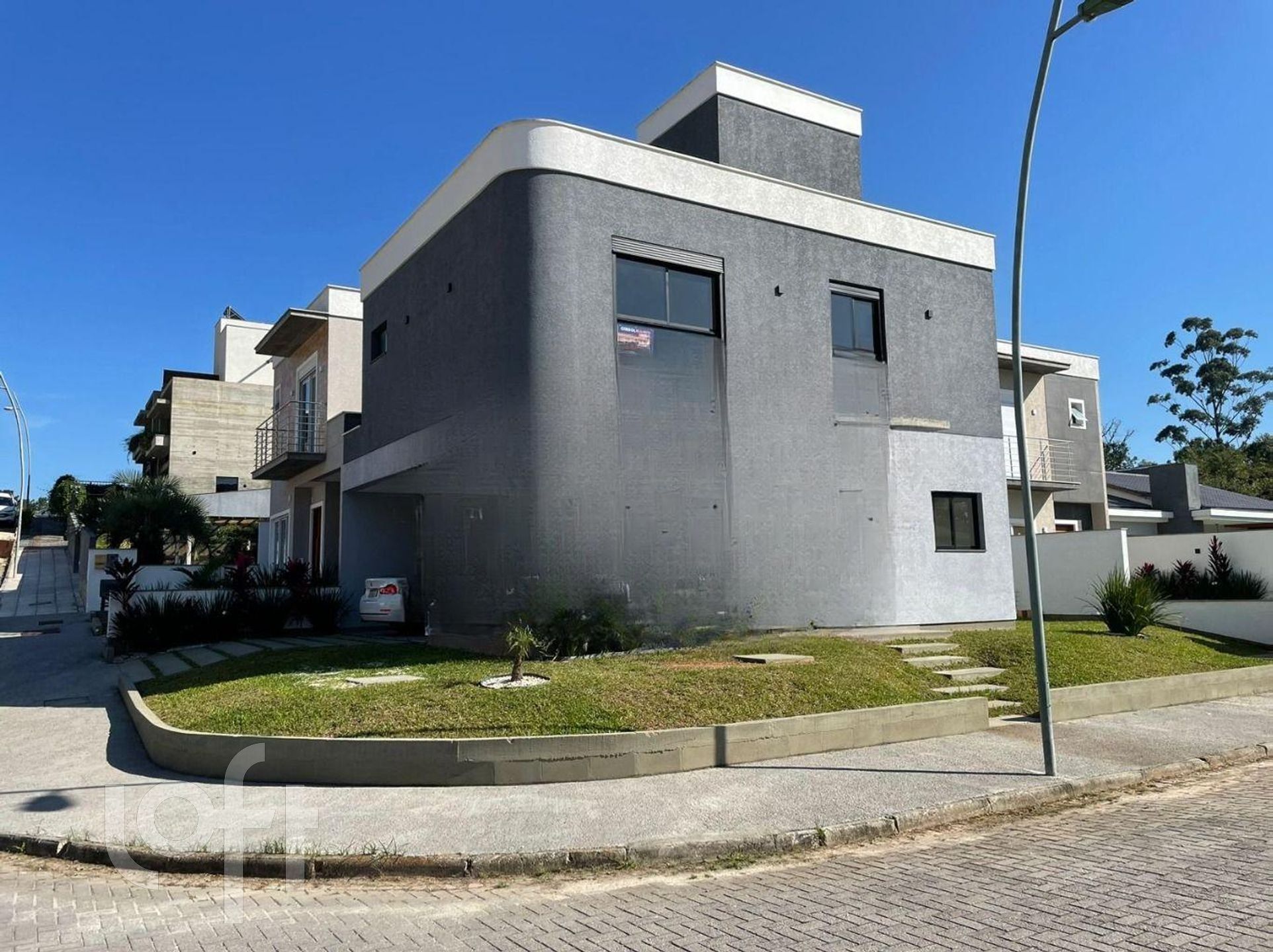 Casa Residencial com 143m², 3 quartos, 3 suítes, 2 garagens, no bairro Recanto dos Açores em Florianópolis