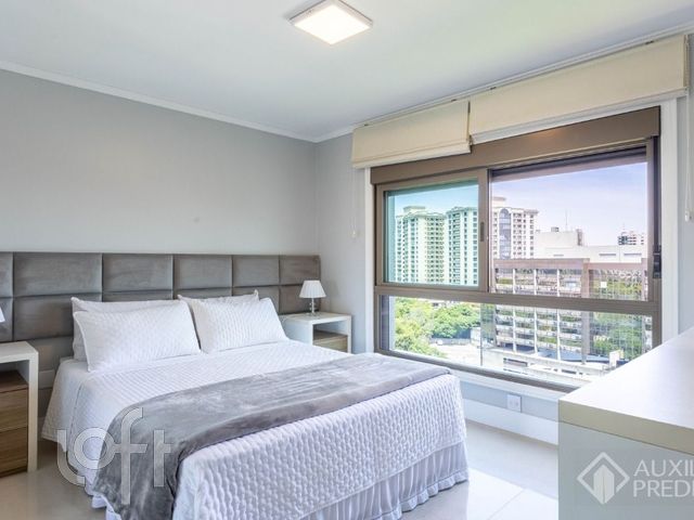 Apartamento com 120m², 3 dormitórios, 1 suíte, 2 vagas, Três Figueiras em Porto Alegre