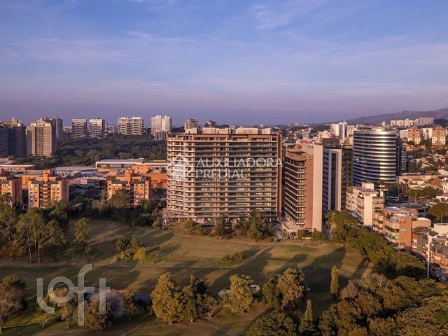 Apartamento com 343m², 3 dormitórios, 3 suítes, 3 vagas, Jardim Europa em Porto Alegre