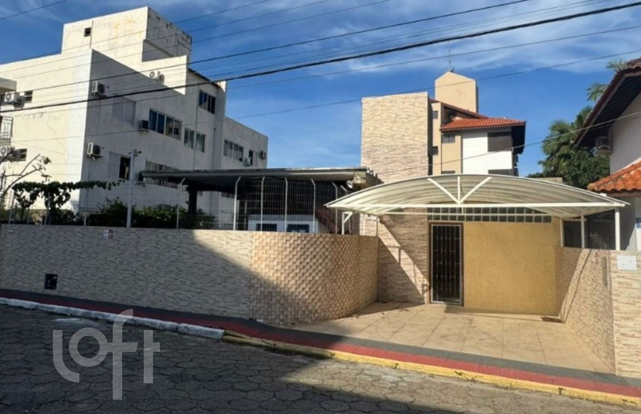 Casa Residencial com 183m², 4 quartos, 2 garagens, no bairro Canasvieiras em Florianópolis