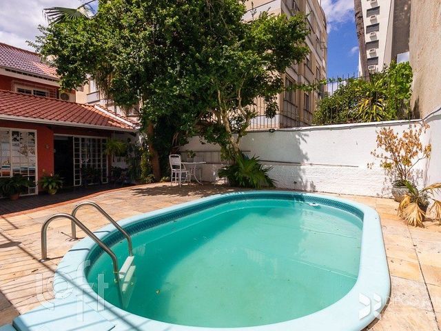 Casa com 282m², 3 dormitórios, 1 suíte, 2 vagas, Menino Deus em Porto Alegre