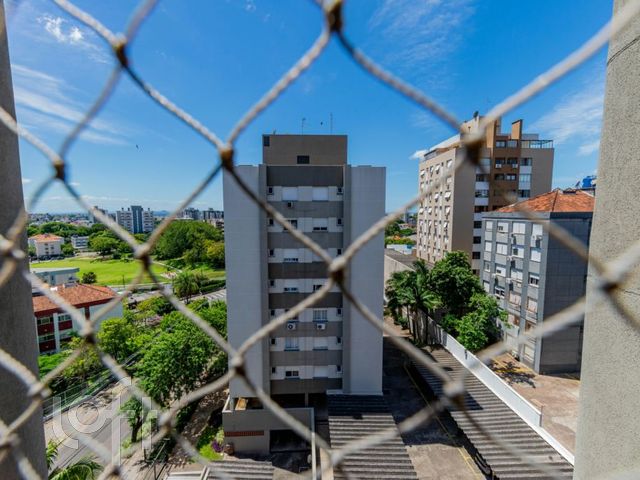 Apartamento com 88m², 3 dormitórios, 1 suíte, 1 vaga, Vila Ipiranga em Porto Alegre