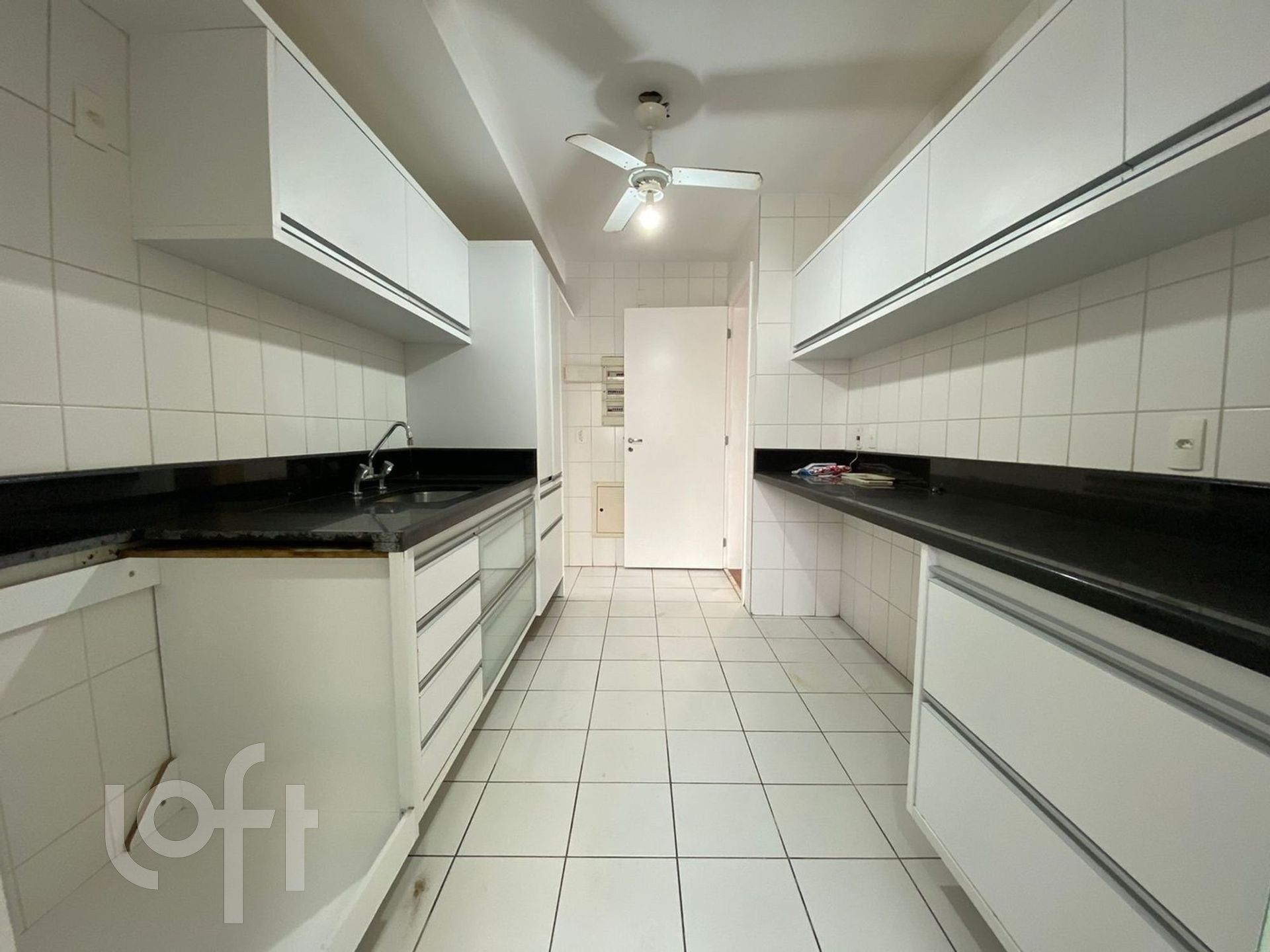 Apartamento à venda com 3 quartos, 233m² - Foto 13