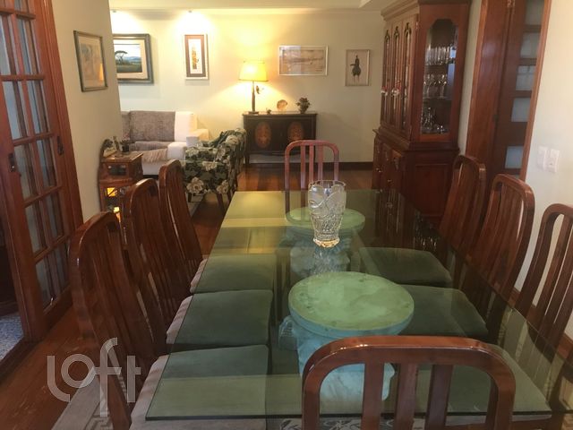 Apartamento com 172m², 3 dormitórios, 1 suíte, 4 vagas, Floresta em Porto Alegre