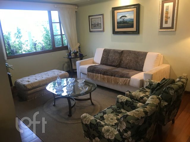 Apartamento com 172m², 3 dormitórios, 1 suíte, 4 vagas, Floresta em Porto Alegre