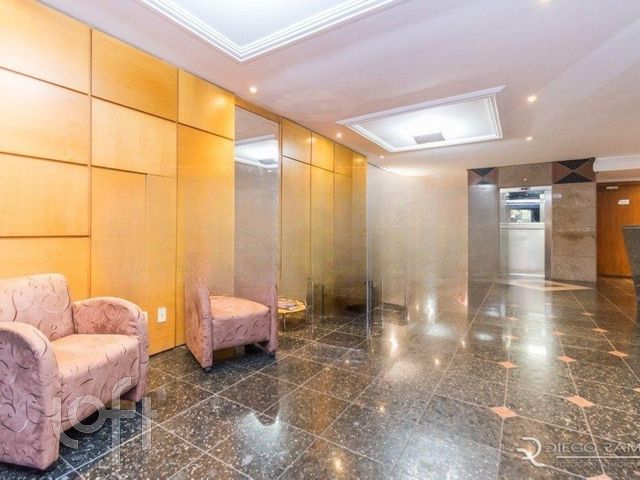 Apartamento com 97m², 2 dormitórios, 1 suíte, 2 vagas, Rio Branco em Porto Alegre