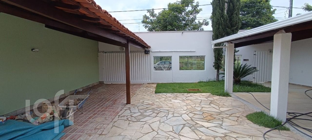 Casa à venda com 3 quartos, 210m² - Foto 4